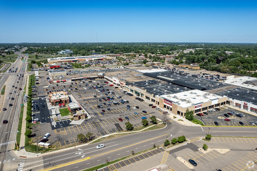 More Photos Of 2100 N Snelling Ave, Roseville Storefront For Lease