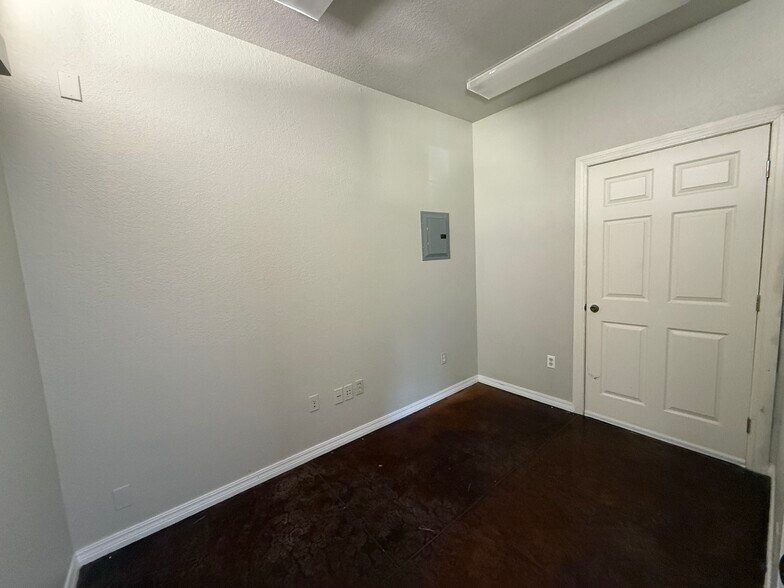 More Photos Of 5204 Jacquelyn Ln, Bartlesville Office For Lease