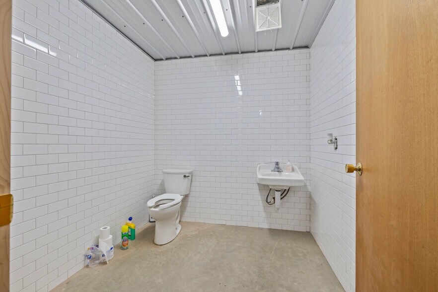 More Photos Of 4881 Hazelton Etna Rd SW, Pataskala Storefront Retail Office For Sale