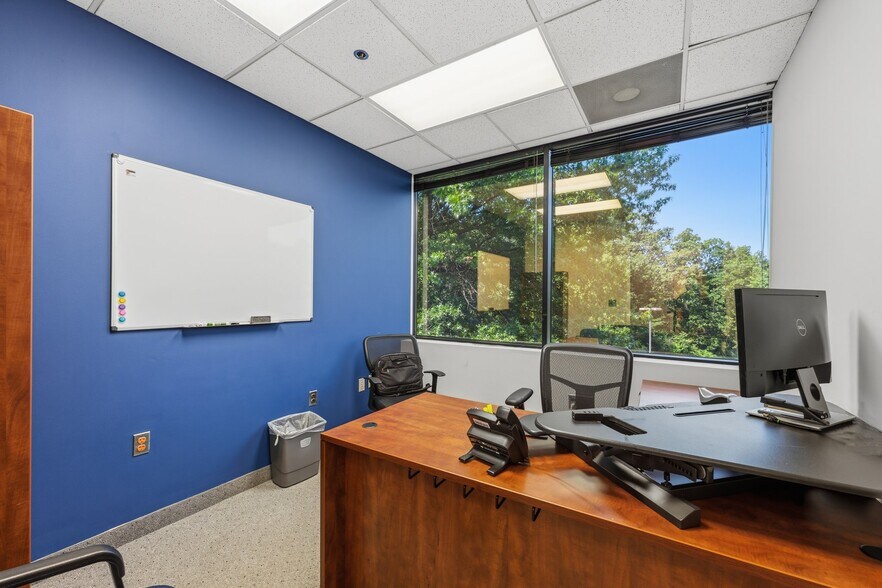 More Photos Of 45635 Willow Pond Plz, Sterling Office For Sale