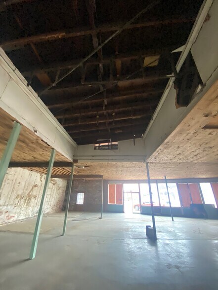 More Photos Of 100 S Water St, Elizabeth City General Retail For Sale
