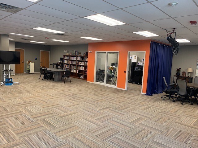 More Photos Of 1530 Corporate Woods Pky, Uniontown Office For Lease