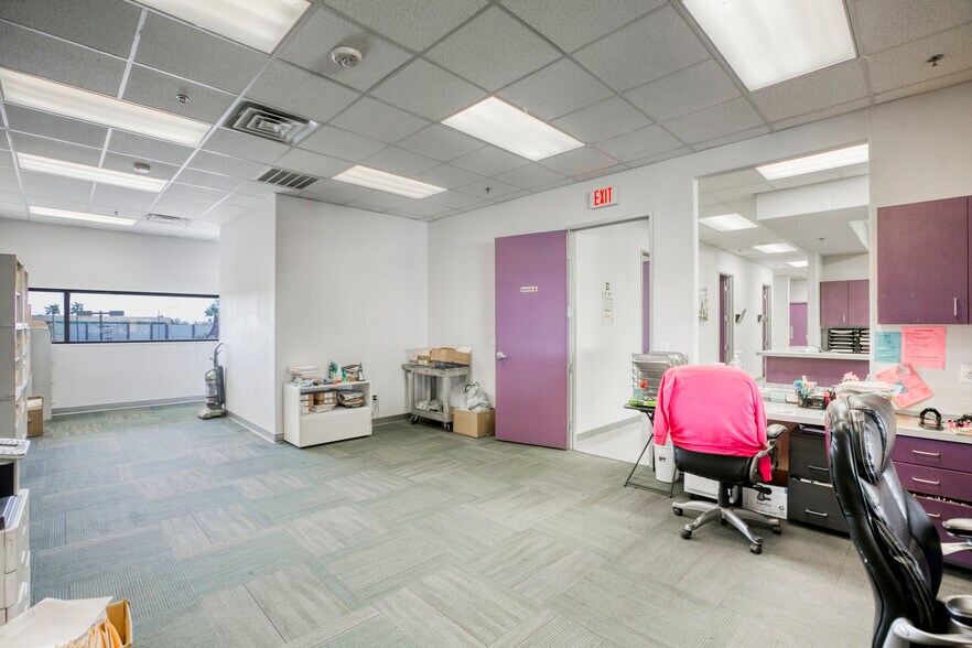 More Photos Of 921 S Las Vegas Blvd, Las Vegas Office For Sale