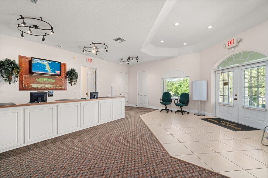 More Photos Of 405 W Interlake Blvd, Lake Placid Office For Sale