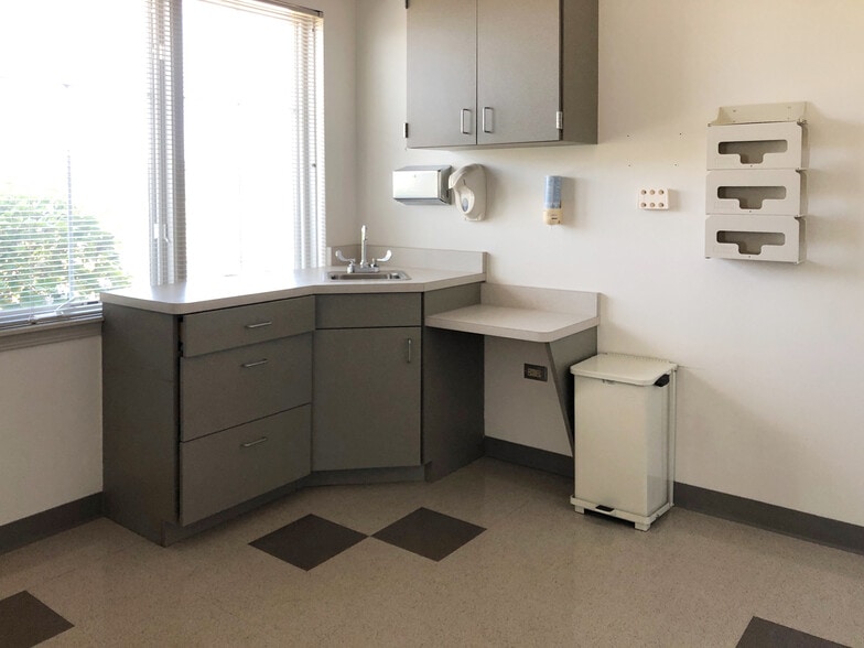 More Photos Of 2284-2298 County Line Rd, Algonquin Medical For Lease