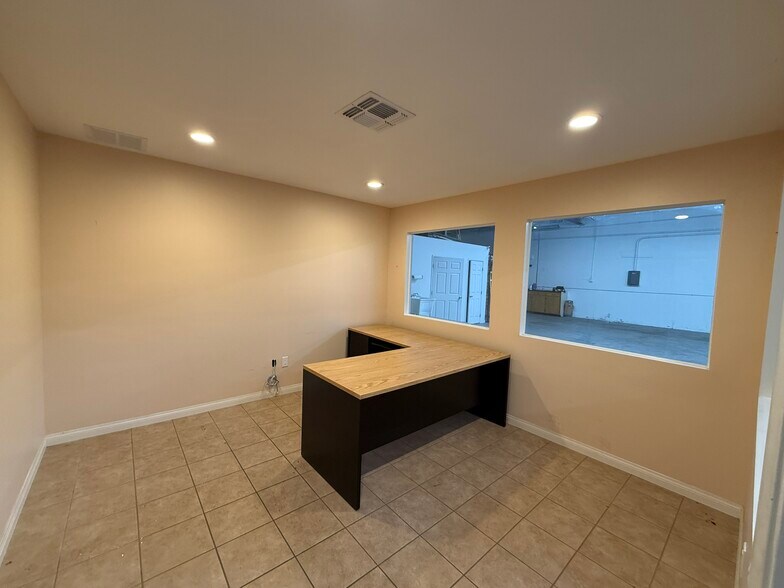 More Photos Of 13227 San Fernando Rd, Rancho Cascades Warehouse For Lease