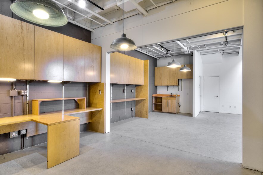 More Photos Of 1633-1639 Electric Ave, Venice Light Manufacturing For Lease