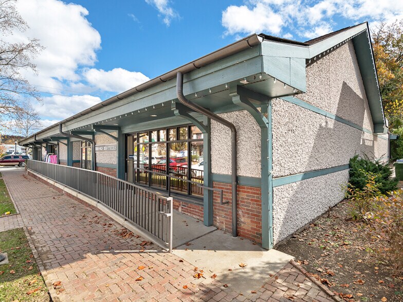 More Photos Of 1 All Souls Crescent, Asheville Freestanding For Lease