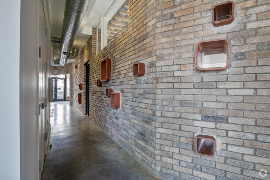More Photos Of 2921 E 17th St, Austin Loft Creative Space For Sale