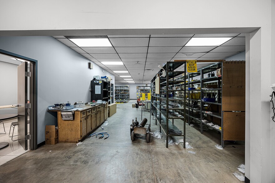 More Photos Of 3301 Eastend Ave, Humboldt Auto Dealership For Sale
