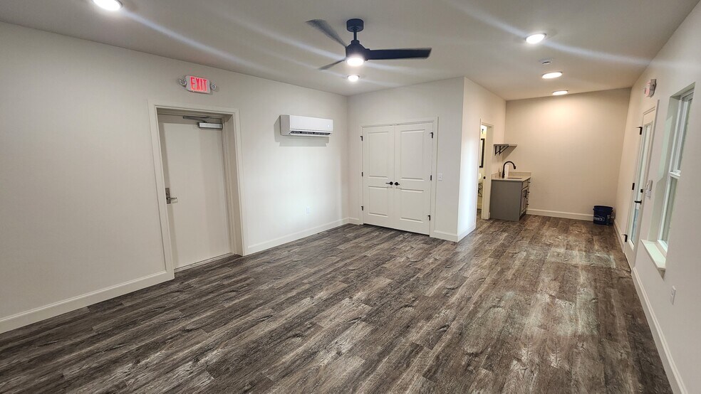 More Photos Of 159 Armstrong Ct, Norman Flex For Sale