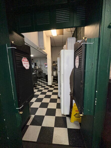 More Photos Of 295 S Broadway, Coos Bay Restaurant For Sale