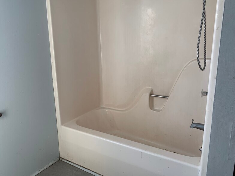 More Photos Of 325 Iris Ct, Saint Clair Medical For Sale