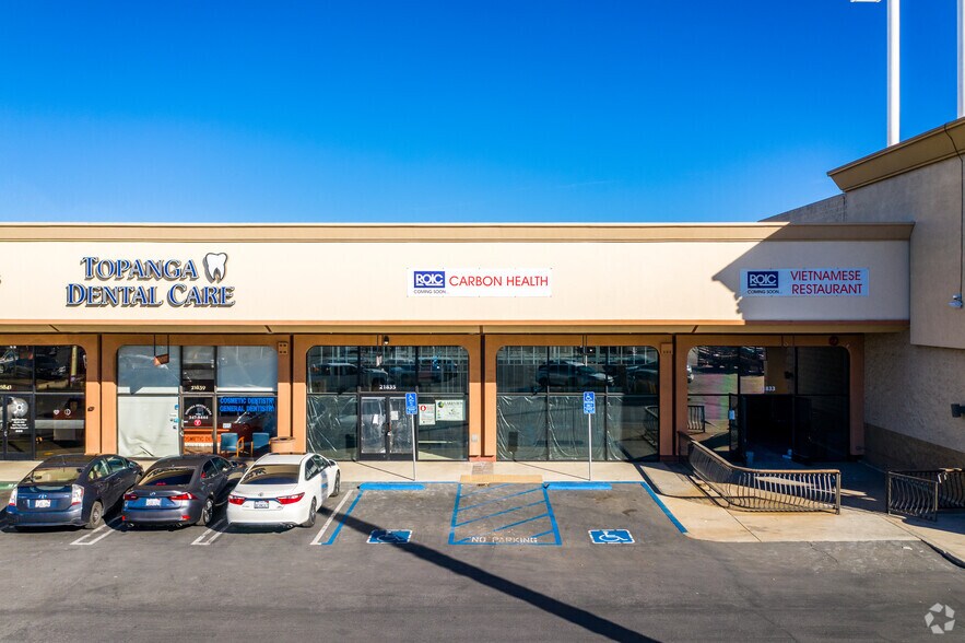 More Photos Of 21733-21841 Ventura Blvd, Woodland Hills General Retail For Lease
