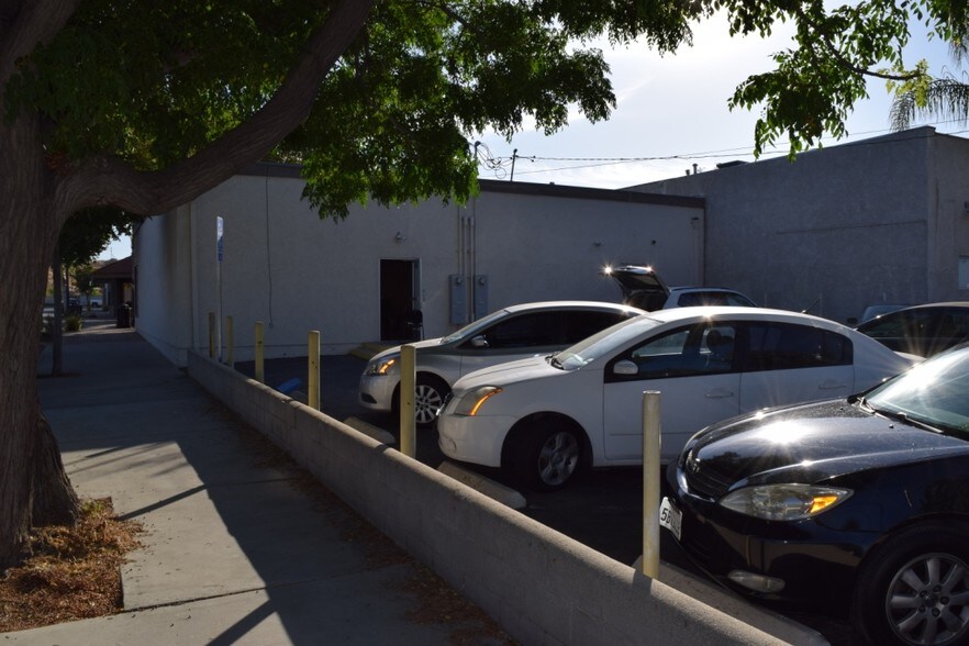 More Photos Of 24337-24339 Main St, Santa Clarita Storefront Retail Office For Sale