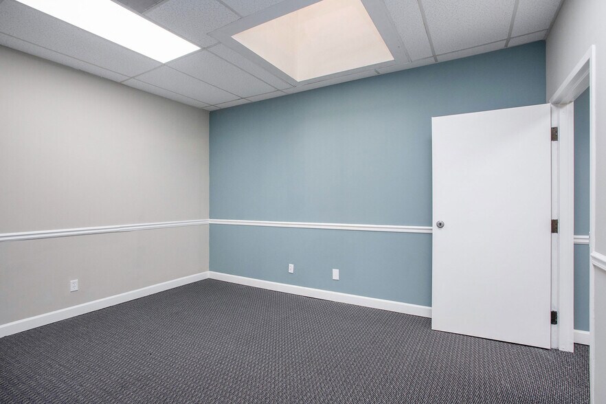 More Photos Of 5300 Memorial Dr, Stone Mountain Office For Lease