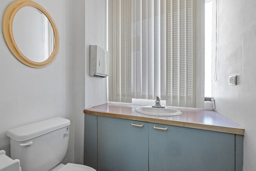 More Photos Of 98-1247 Kaahumanu St, Aiea Medical For Sale