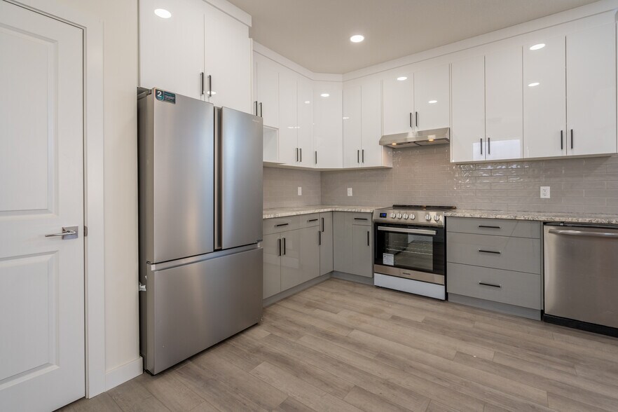 More Photos Of 10446 142 St NW, Edmonton Apartments For Sale