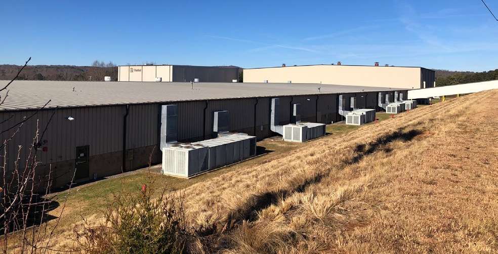 More Photos Of 229 Hollie Dr, Martinsville Warehouse For Lease
