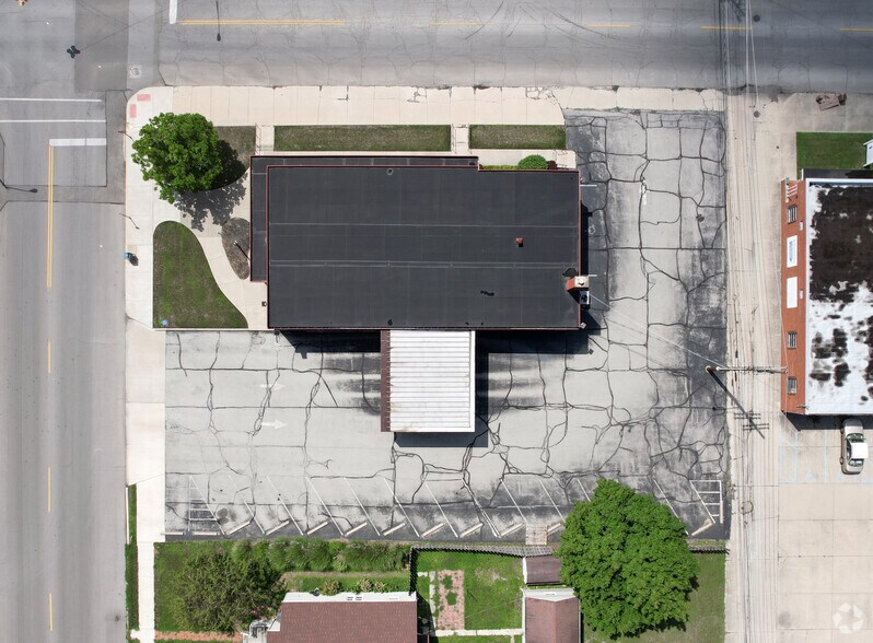 More Photos Of 2 NW 18th St, Richmond Bank For Lease