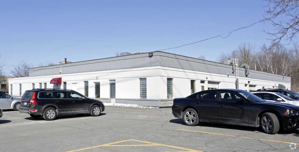 More Photos Of 1790-1798 Courtwood Cres, Ottawa Showroom For Lease