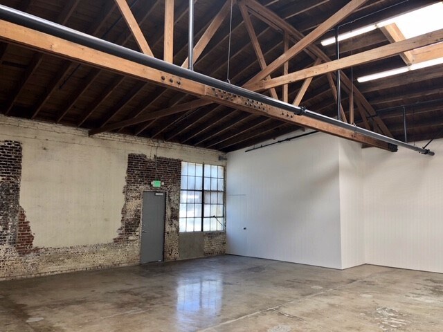 More Photos Of 664 S Anderson St, Los Angeles Warehouse For Lease