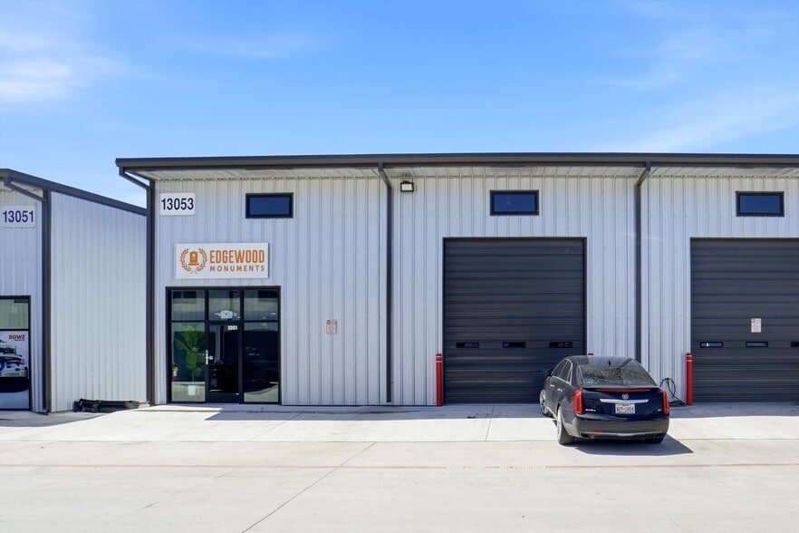 More Photos Of 13053 Harmon Rd, Fort Worth Warehouse For Sale