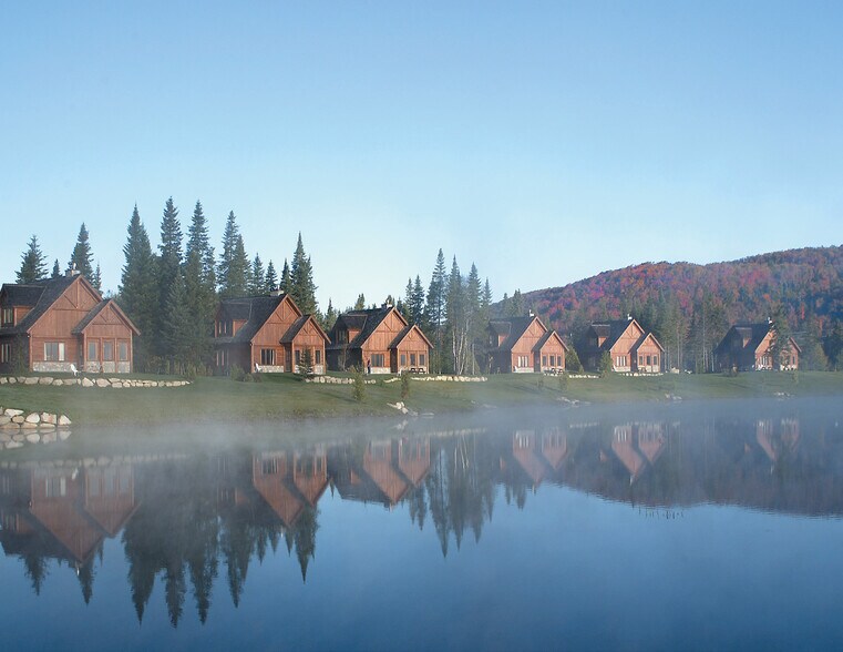 More Photos Of 192 Allée Du Chalet-Royal, St-Faustin-Lac-Carré Hotel For Sale