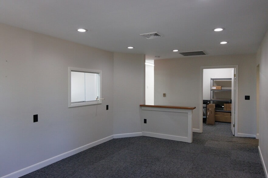 More Photos Of 114 High St, Wareham Office For Sale