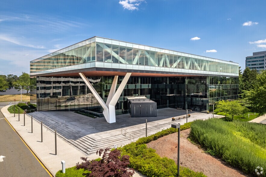 More Photos Of 186 Wood Ave S, Iselin Office For Lease