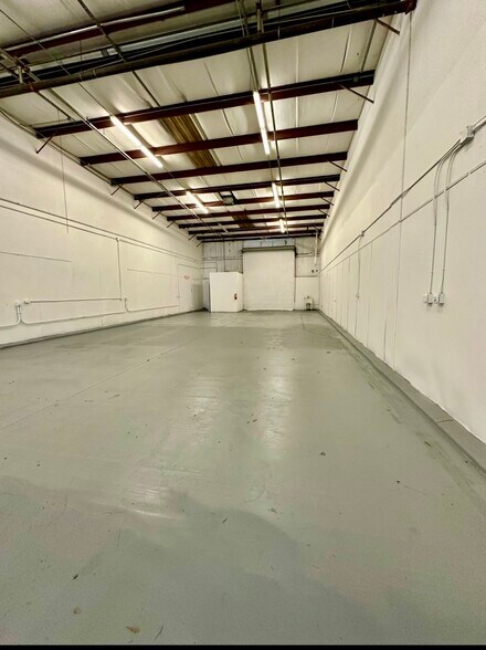 More Photos Of 1000-1026 Savage Ct, Longwood Flex For Sale