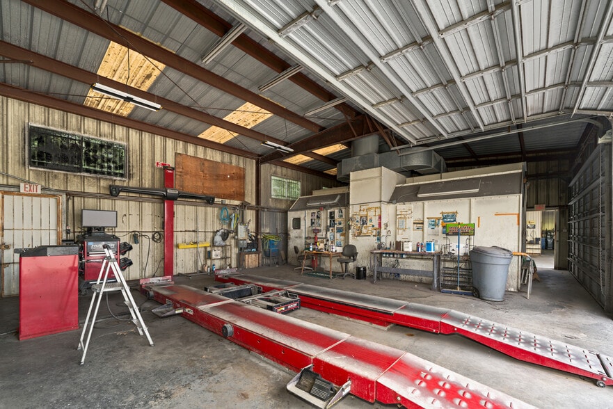 More Photos Of 9903 Honeywell St, Houston Warehouse For Sale