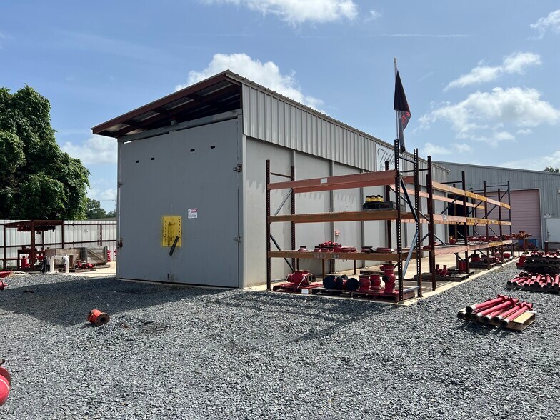 More Photos Of 1605 Swan Lake Rd, Bossier City Manufacturing For Sale