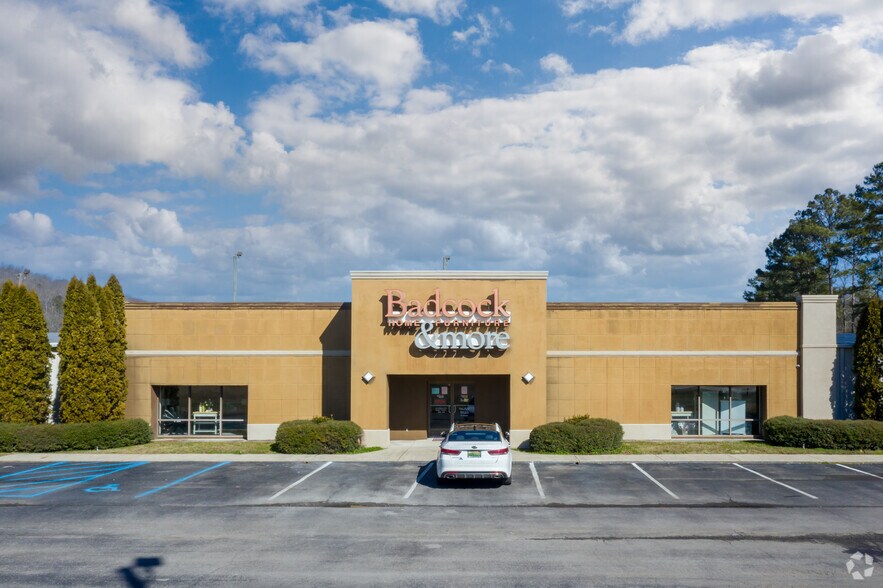 Primary Photo Of 2000 Clowdus Dr, Oneonta Freestanding For Sale