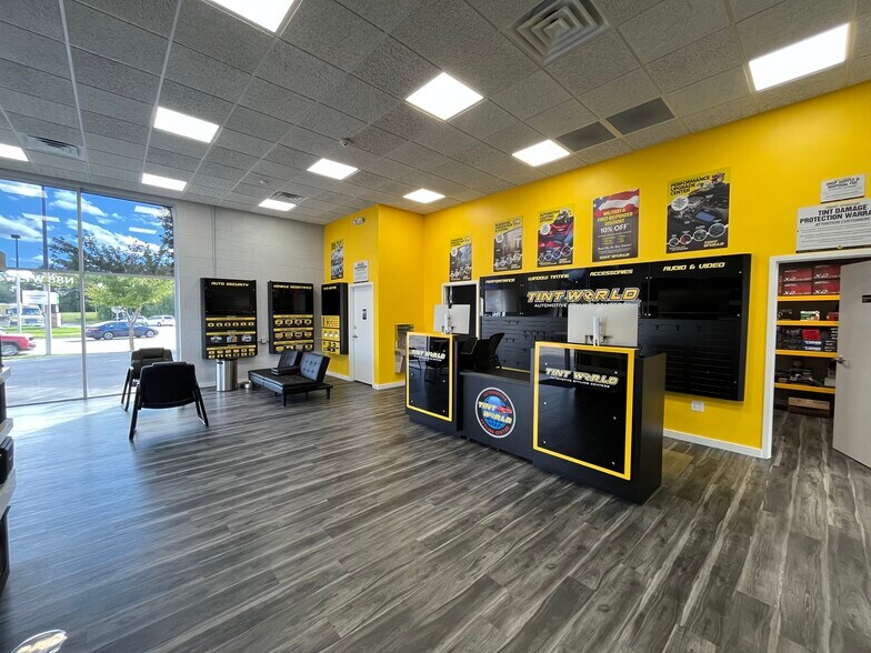 More Photos Of N88 W15176 Main St, Menomonee Falls Auto Repair For Sale