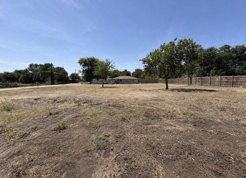 More Photos Of 16300 Summit Dr, Austin Land For Lease