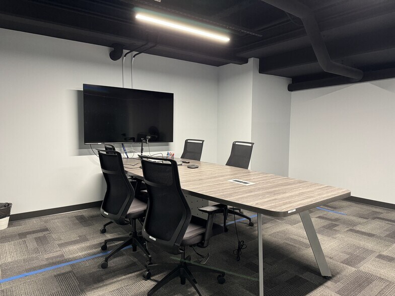 More Photos Of 1900-1990 Pandora St, Vancouver Office For Sale