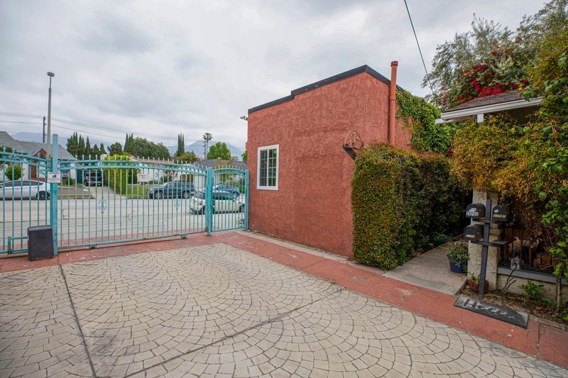 More Photos Of 2170-2178 E Villa St, Pasadena Storefront Retail Residential For Sale