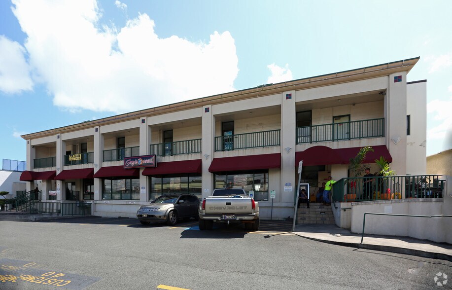 More Photos Of 1125 N King St, Honolulu Storefront Retail Office For Lease