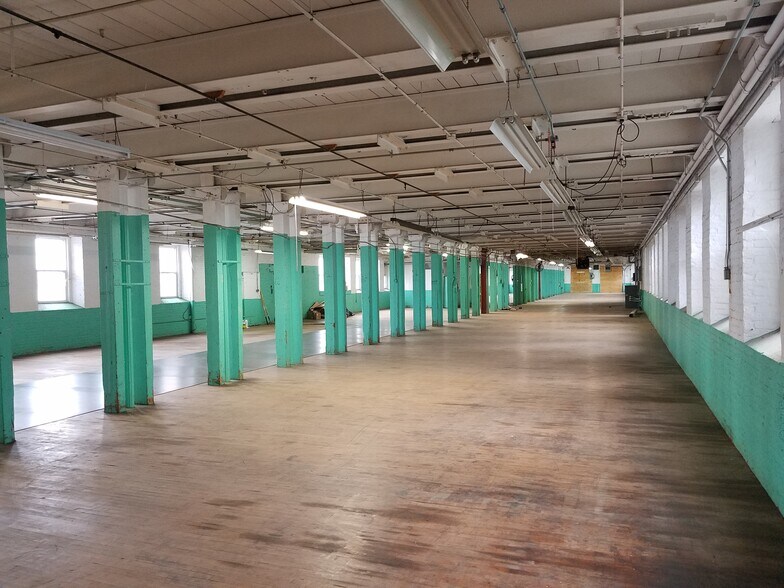 More Photos Of 302 N Water St, Newburgh Specialty For Lease