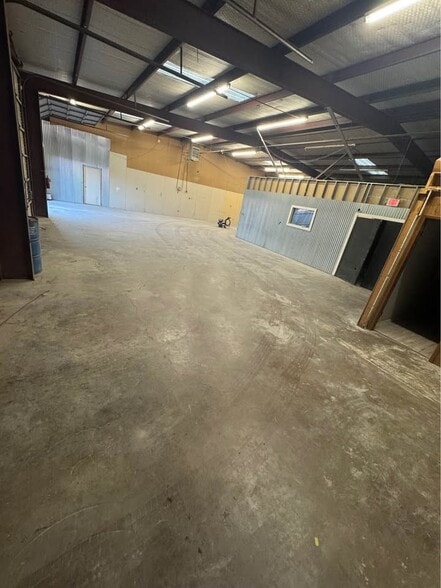 More Photos Of 1300 Garfield St, Midland Industrial For Lease