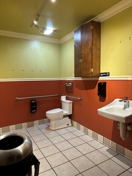 More Photos Of 1025 C St, San Rafael Storefront Retail Office For Lease