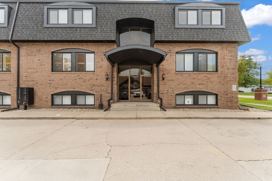 More Photos Of 250 N Main St, Crown Point Office For Sale
