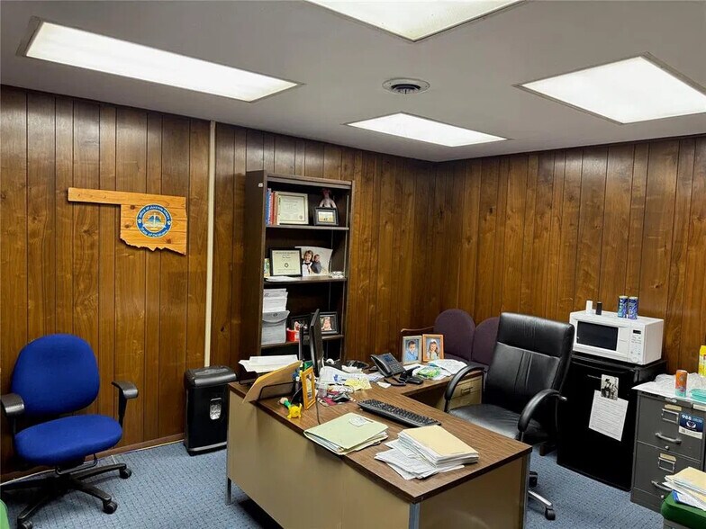 More Photos Of 107 S Wewoka Ave, Wewoka Office For Sale