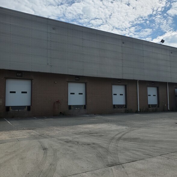 More Photos Of 10301 Monroe Rd, Matthews Warehouse For Lease
