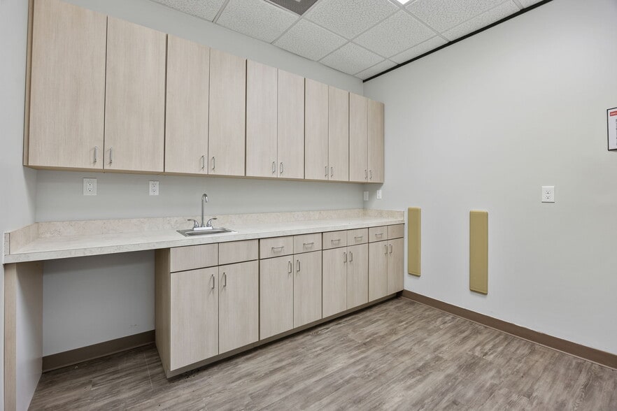 More Photos Of 2710 Western Center Blvd, Fort Worth Medical For Sale