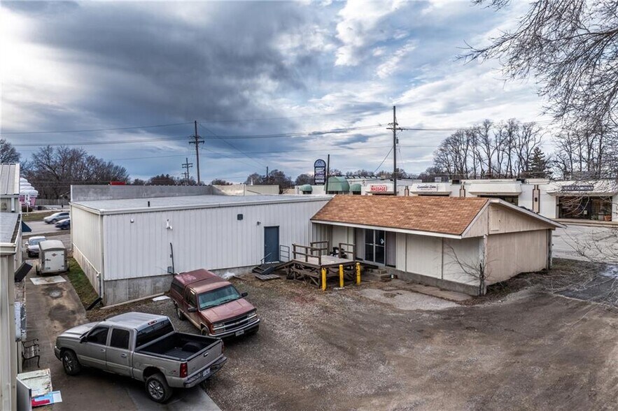 More Photos Of 2327 N Belt Hwy, Saint Joseph General Retail For Lease