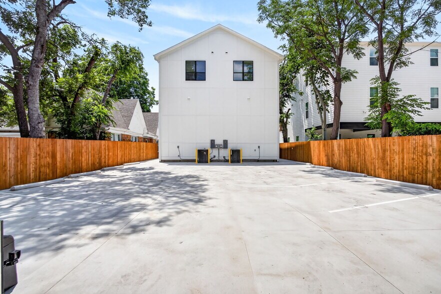 More Photos Of 3133 Cockrell Ave, Fort Worth Apartments For Sale
