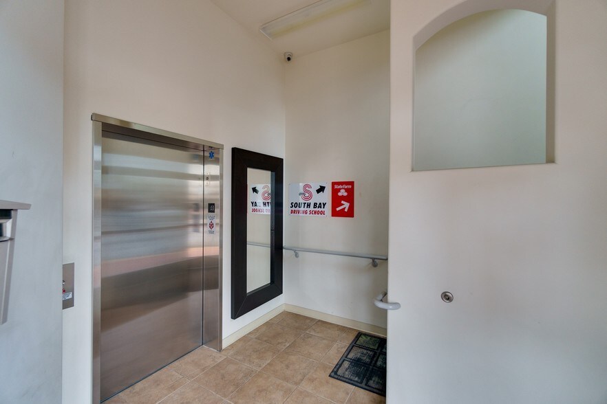 More Photos Of 3614 Pacific Coast Hwy, Torrance Storefront Retail Office For Lease