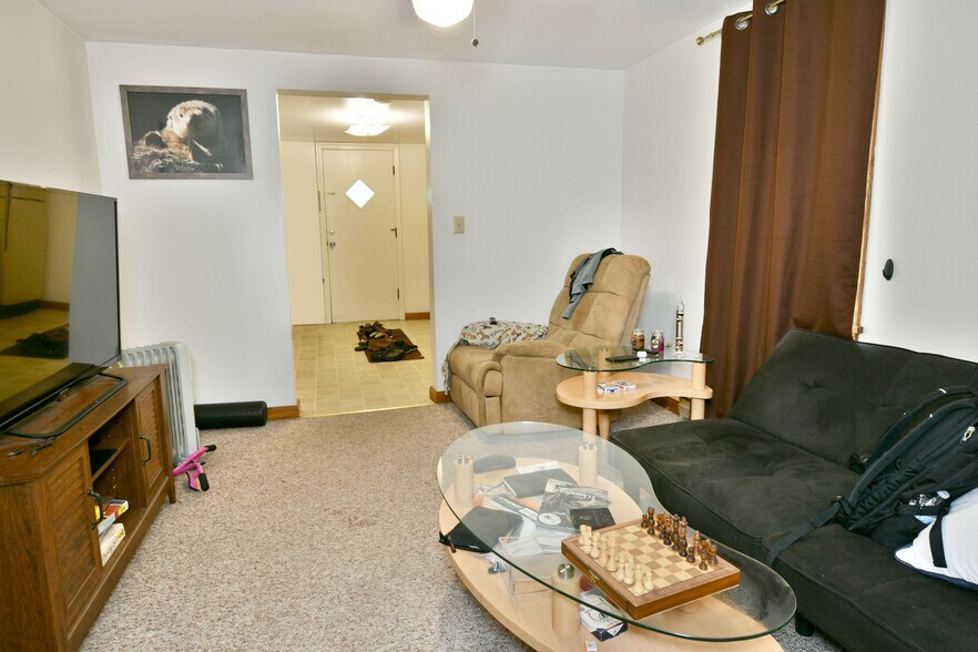 More Photos Of 12-14 N Main St, Hubbard Storefront Retail Residential For Sale